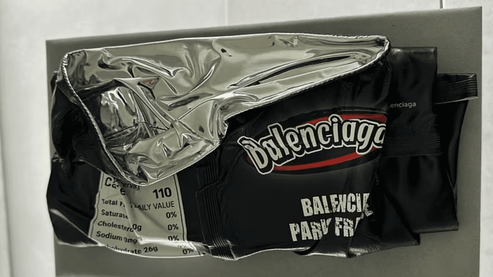 Новый кошелек от Balenciaga Кошелек в виде пачки чипсов от Balenciaga
