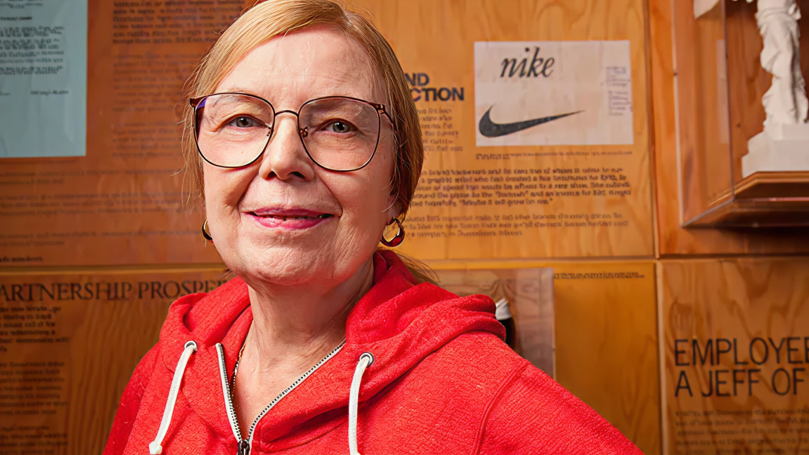 Дизайнер логотипа Nike — Кэролин Дэвидсон 