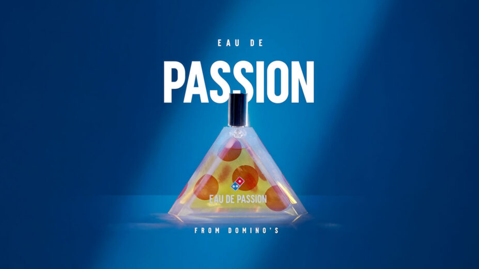 Дизайн духов с ароматом пиццы от Domino