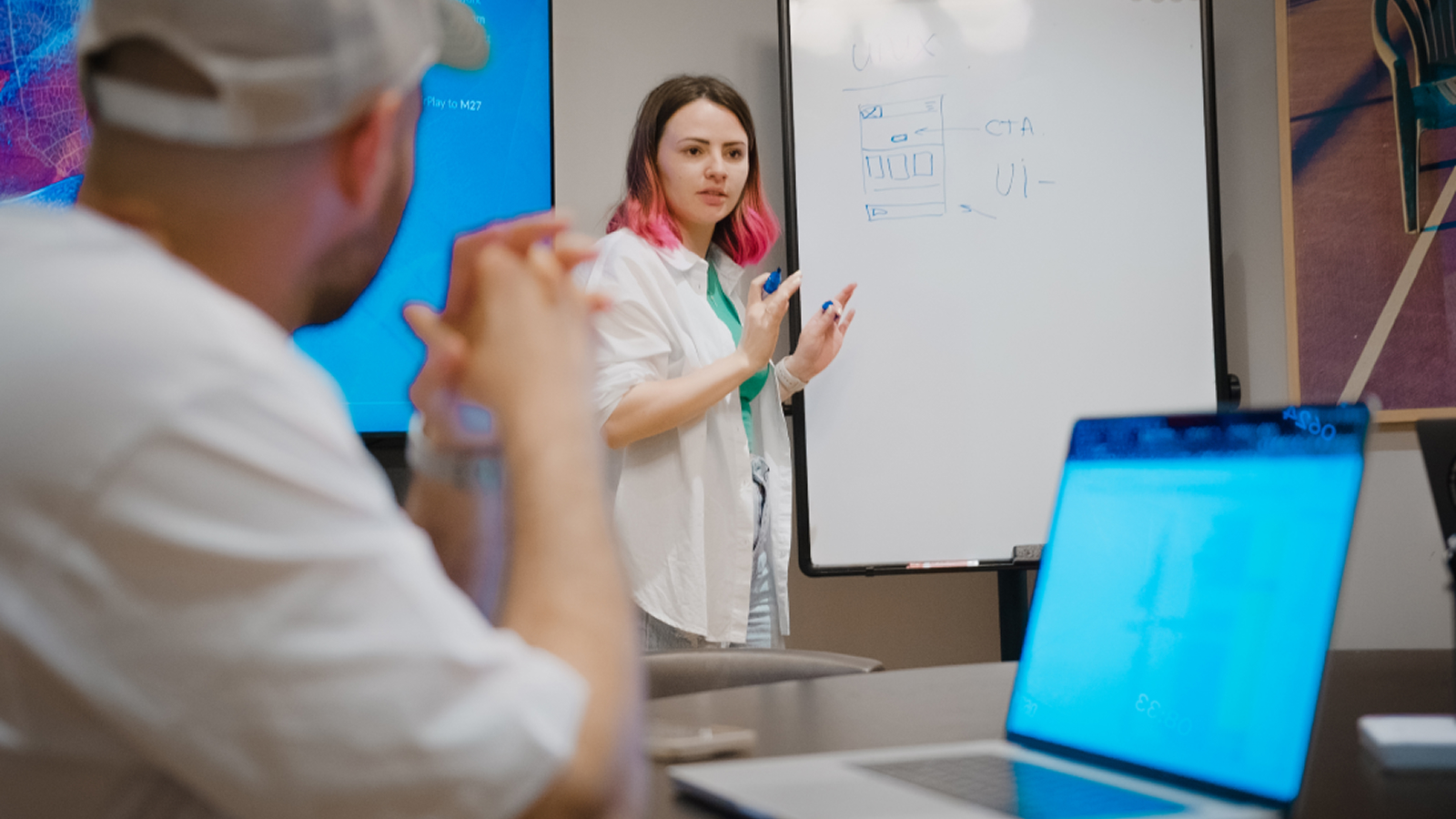 Процесс сбора информации о бренде, его ценностях и целях глазами дизайнера